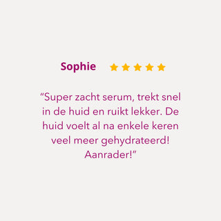 Review van JUGE Serum van vijf sterren door Sophie met commentaar "Super zacht serum, trekt snel in de huid en ruikt lekker. De huid voelt al na enkele keren veel meer gehydrateerd! Aanrader!"