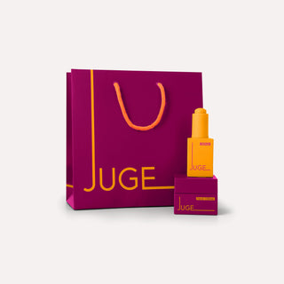 JUGE Giftbag met Face Cream en Serum erlangs op elkaar gestapeld